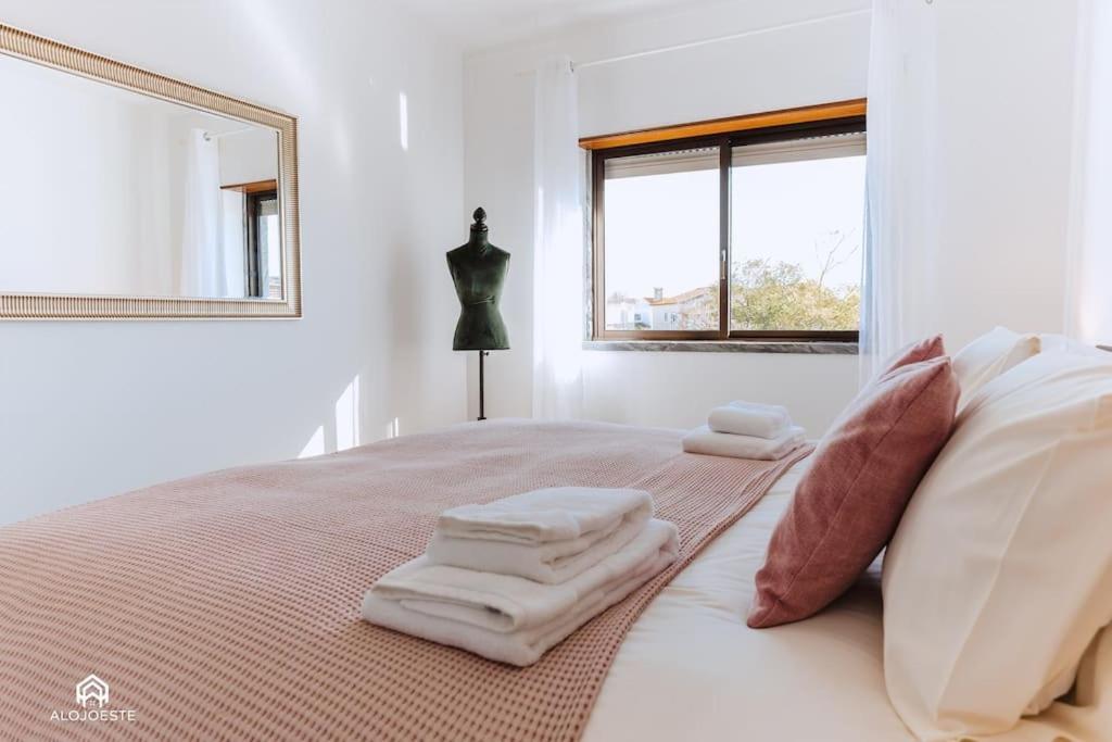 Casa Do Patio - 3 Bedrooms, Ponte Rol Torres Vedras Bagian luar foto